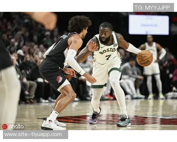 杰伦布朗强调球队需提升防守以应对对手二次进攻得分挑战 杰伦布朗强调球队需提升防守以应对对手二次进攻得分挑战